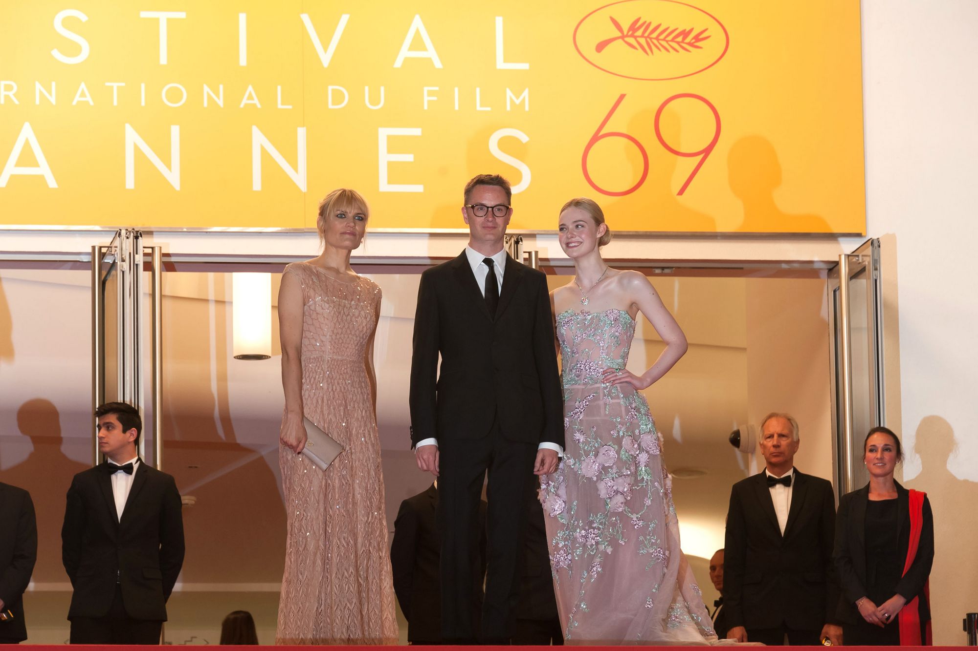 totally-elle-2016-neon-demon-cannes-premiere-438.jpg