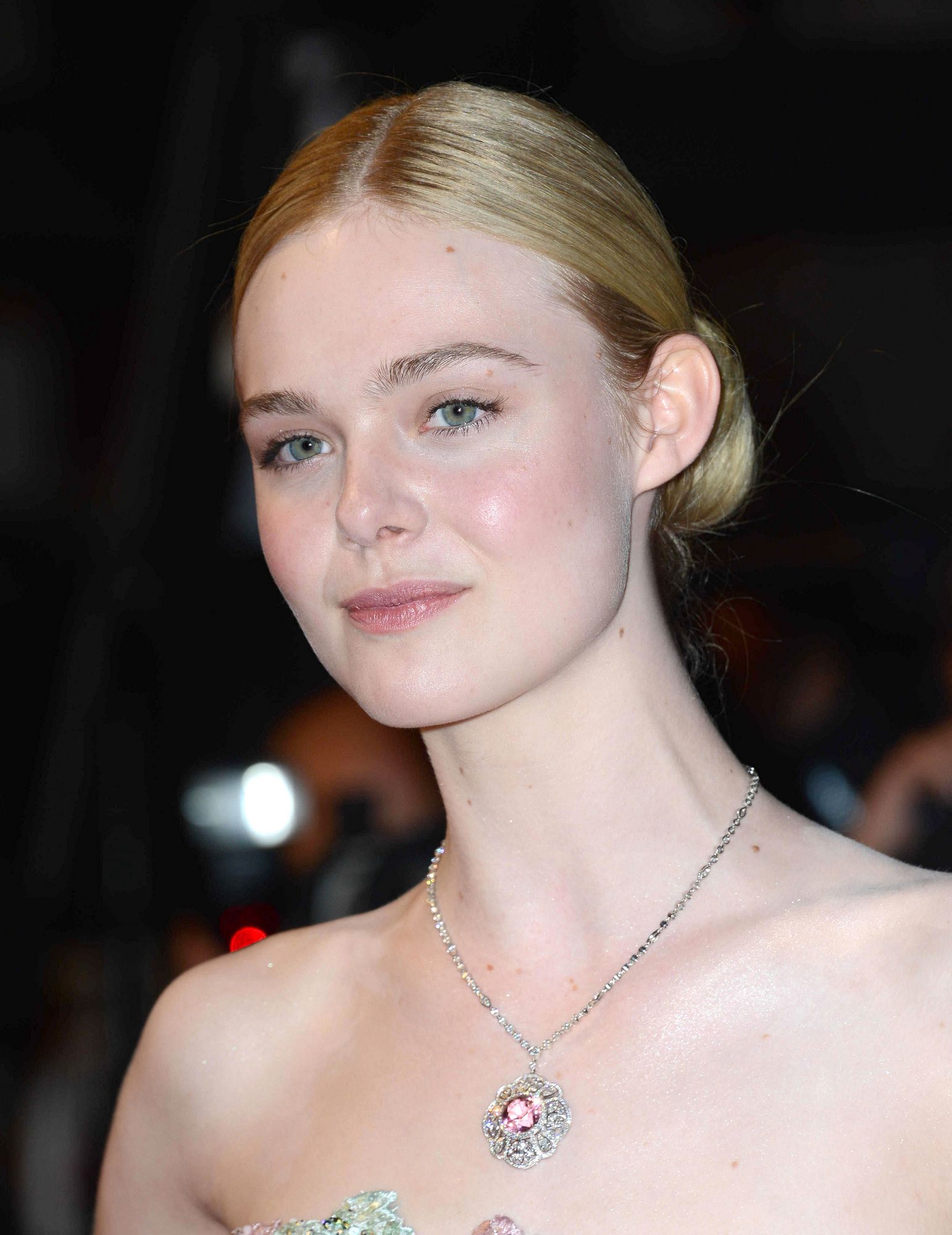 totally-elle-2016-neon-demon-cannes-premiere-514.jpg