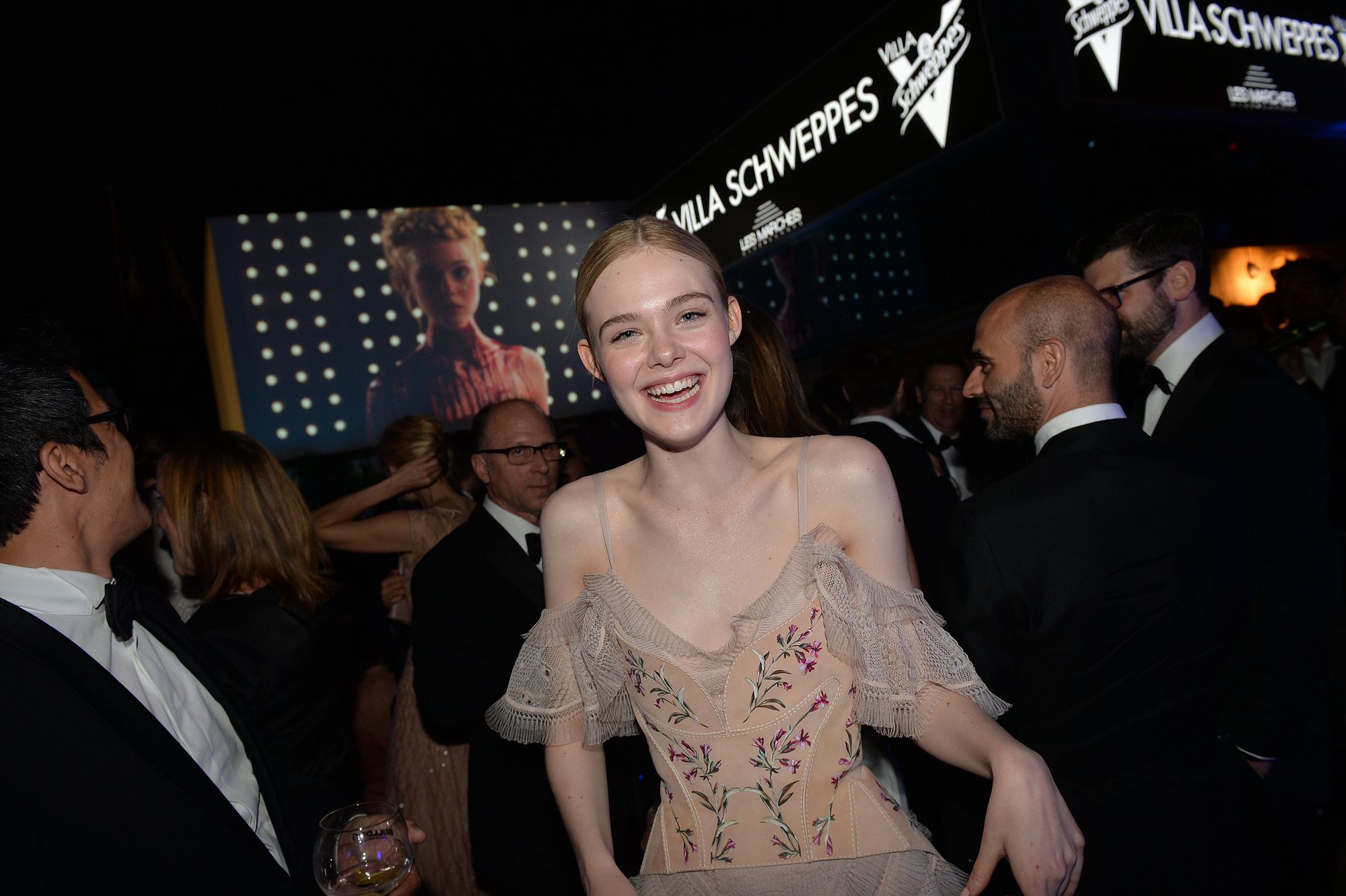 totally-elle-2016-neon-demon-cannes-premiere-party-003.jpg
