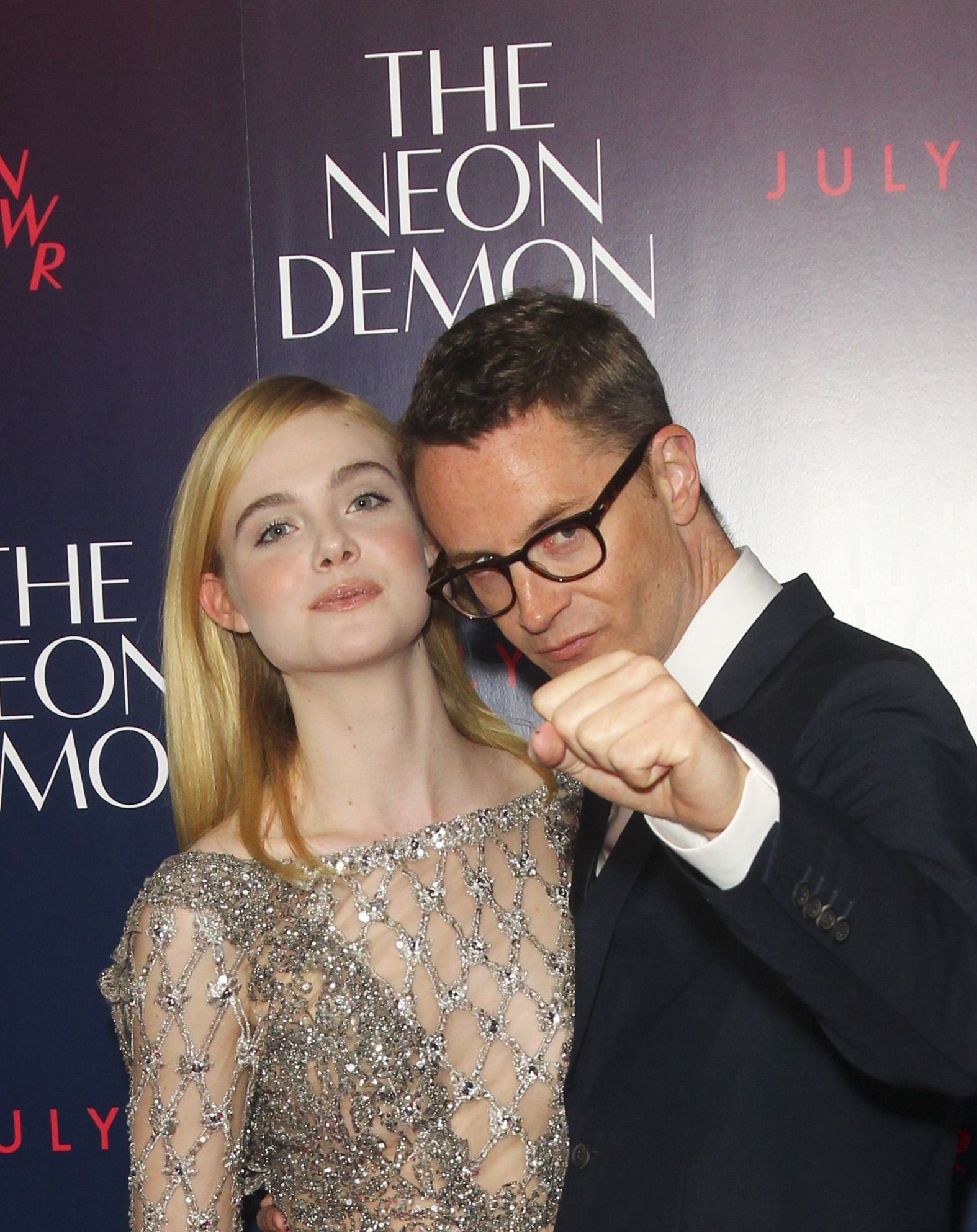 totally-elle-2016-neon-demon-uk-premiere-056.jpg