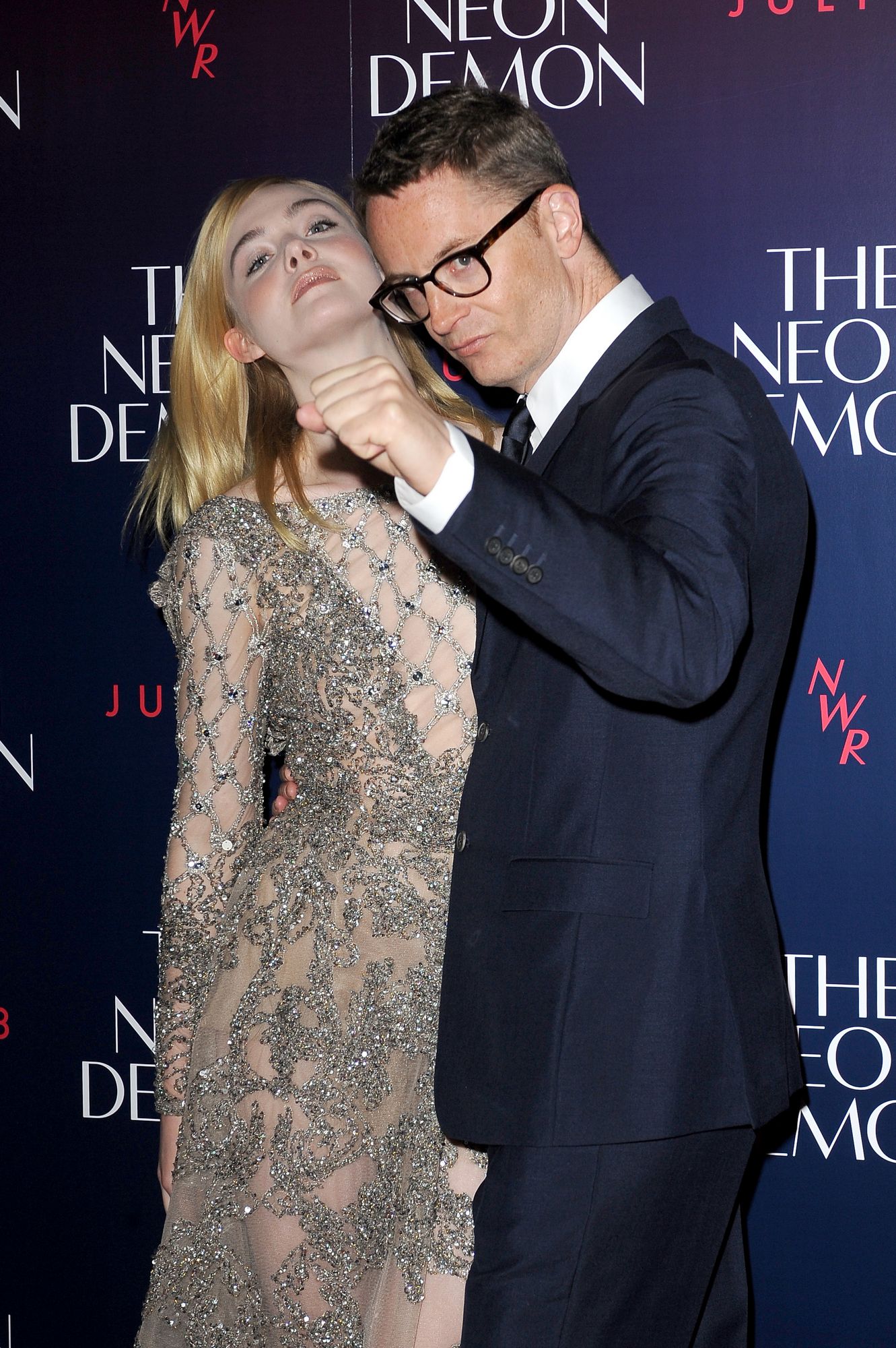 totally-elle-2016-neon-demon-uk-premiere-063.jpg