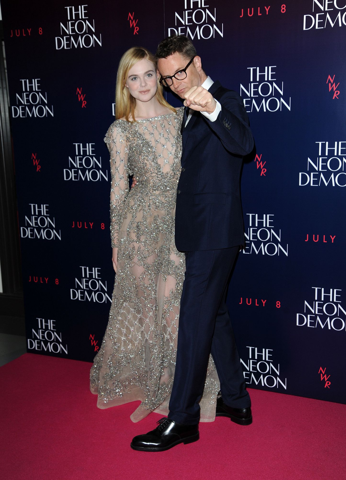 totally-elle-2016-neon-demon-uk-premiere-152.jpg