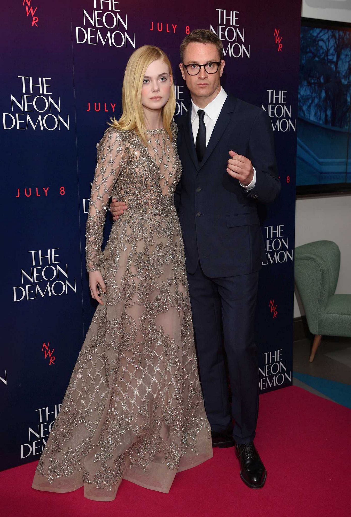 totally-elle-2016-neon-demon-uk-premiere-247.jpg