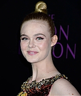 totally-elle-2016-neon-demon-la-premiere-042.jpg