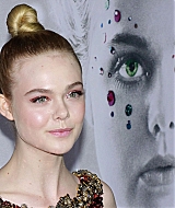 totally-elle-2016-neon-demon-la-premiere-136.jpg