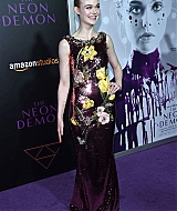 totally-elle-2016-neon-demon-la-premiere-192.jpg