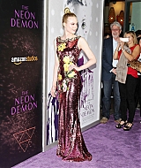 totally-elle-2016-neon-demon-la-premiere-313.jpg