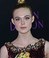 totally-elle-2016-neon-demon-la-premiere-348.jpg