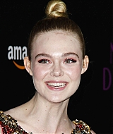 totally-elle-2016-neon-demon-la-premiere-374.jpg