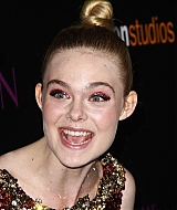 totally-elle-2016-neon-demon-la-premiere-375.jpg