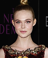 totally-elle-2016-neon-demon-la-premiere-384.jpg