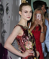 totally-elle-2016-neon-demon-la-premiere-439.jpg