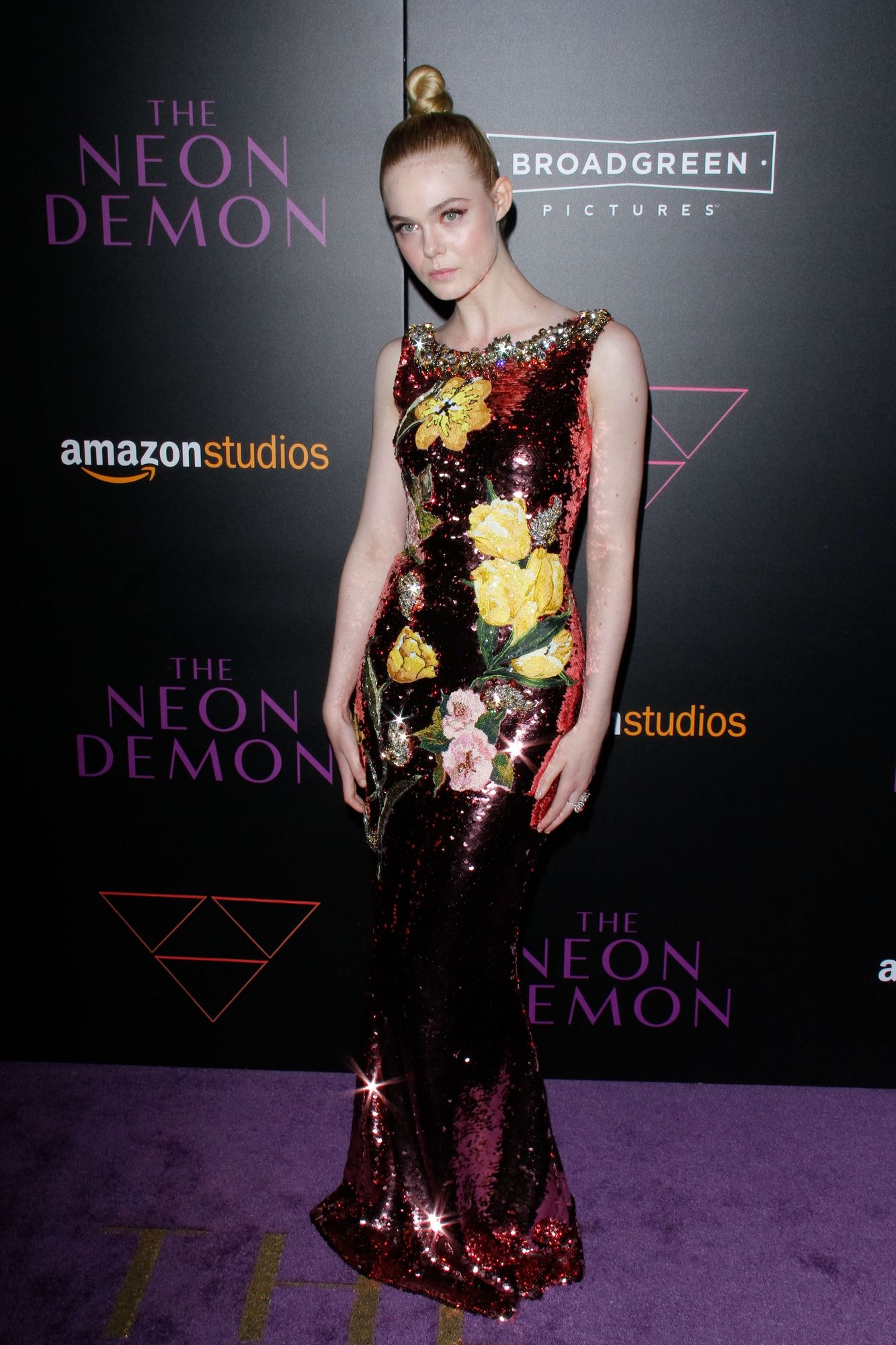 totally-elle-2016-neon-demon-la-premiere-128.jpg