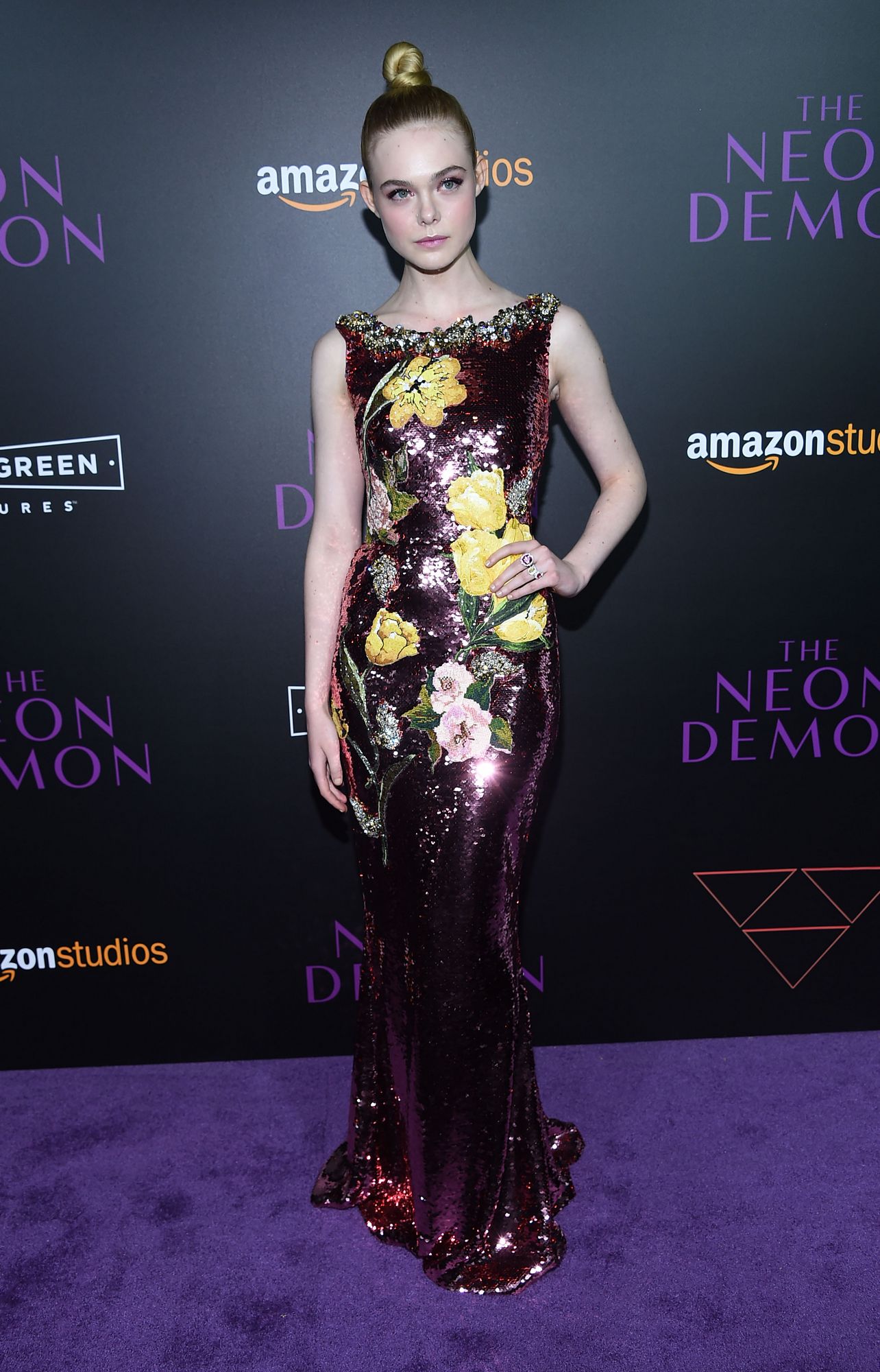 totally-elle-2016-neon-demon-la-premiere-195.jpg