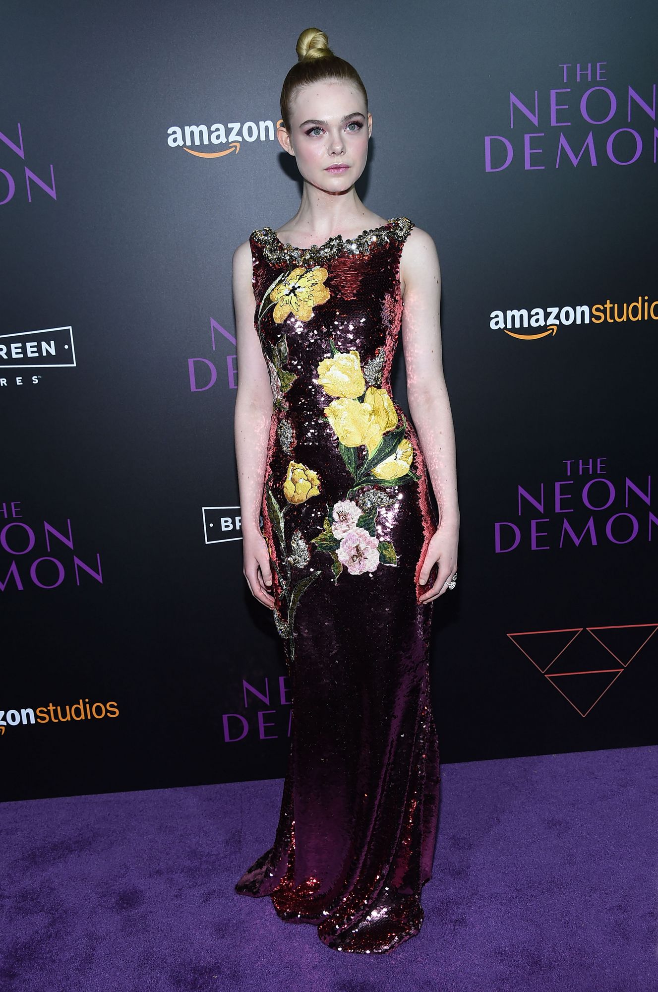 totally-elle-2016-neon-demon-la-premiere-196.jpg