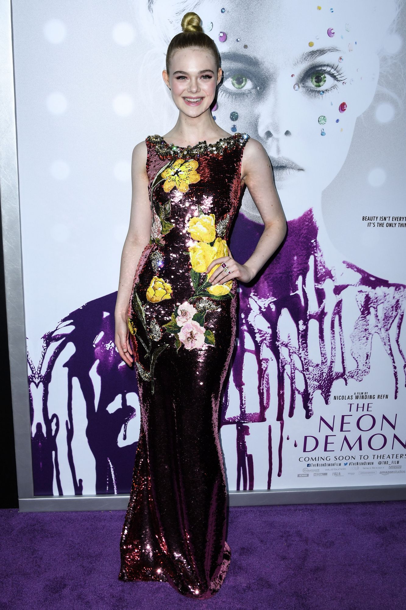 totally-elle-2016-neon-demon-la-premiere-244.jpg