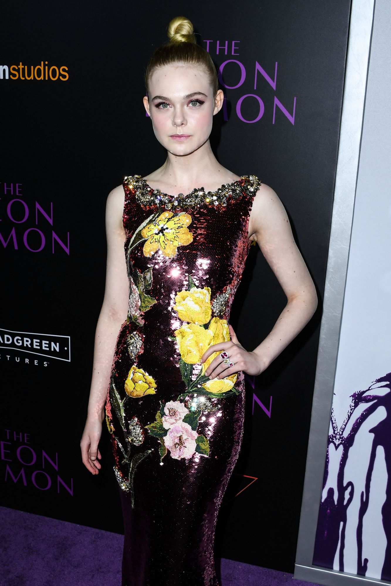 totally-elle-2016-neon-demon-la-premiere-252.jpg