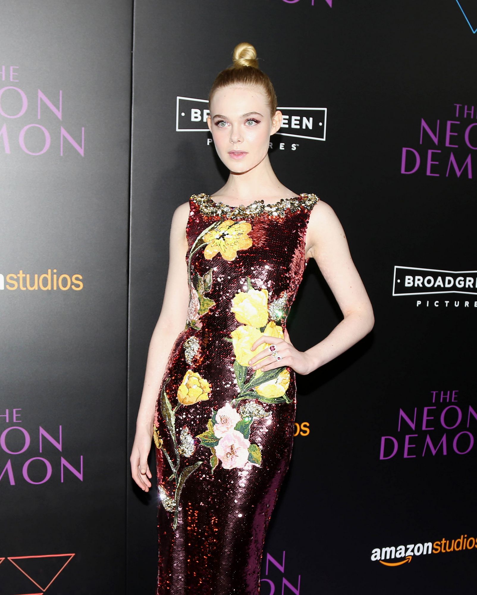 totally-elle-2016-neon-demon-la-premiere-319.jpg