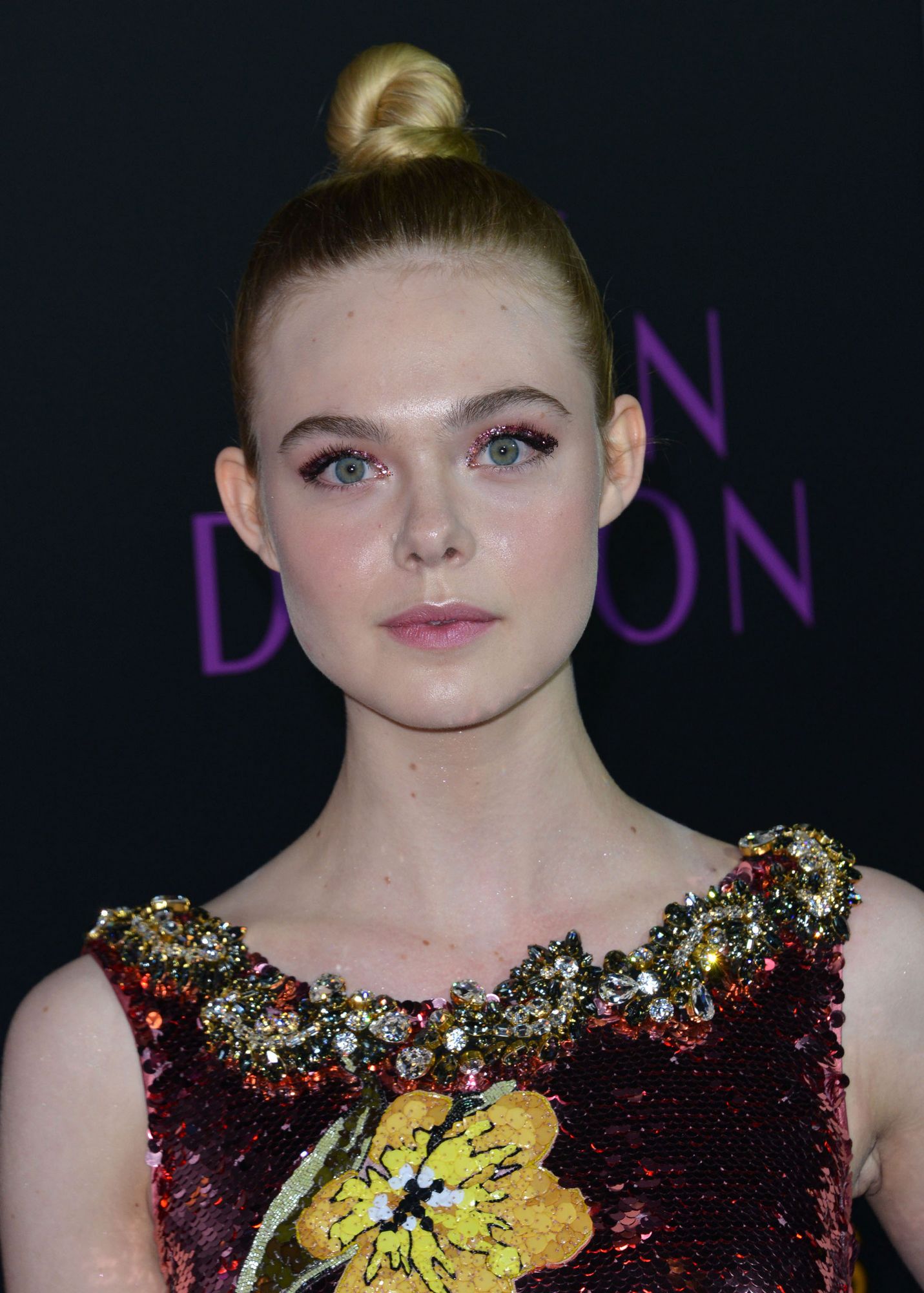 totally-elle-2016-neon-demon-la-premiere-348.jpg
