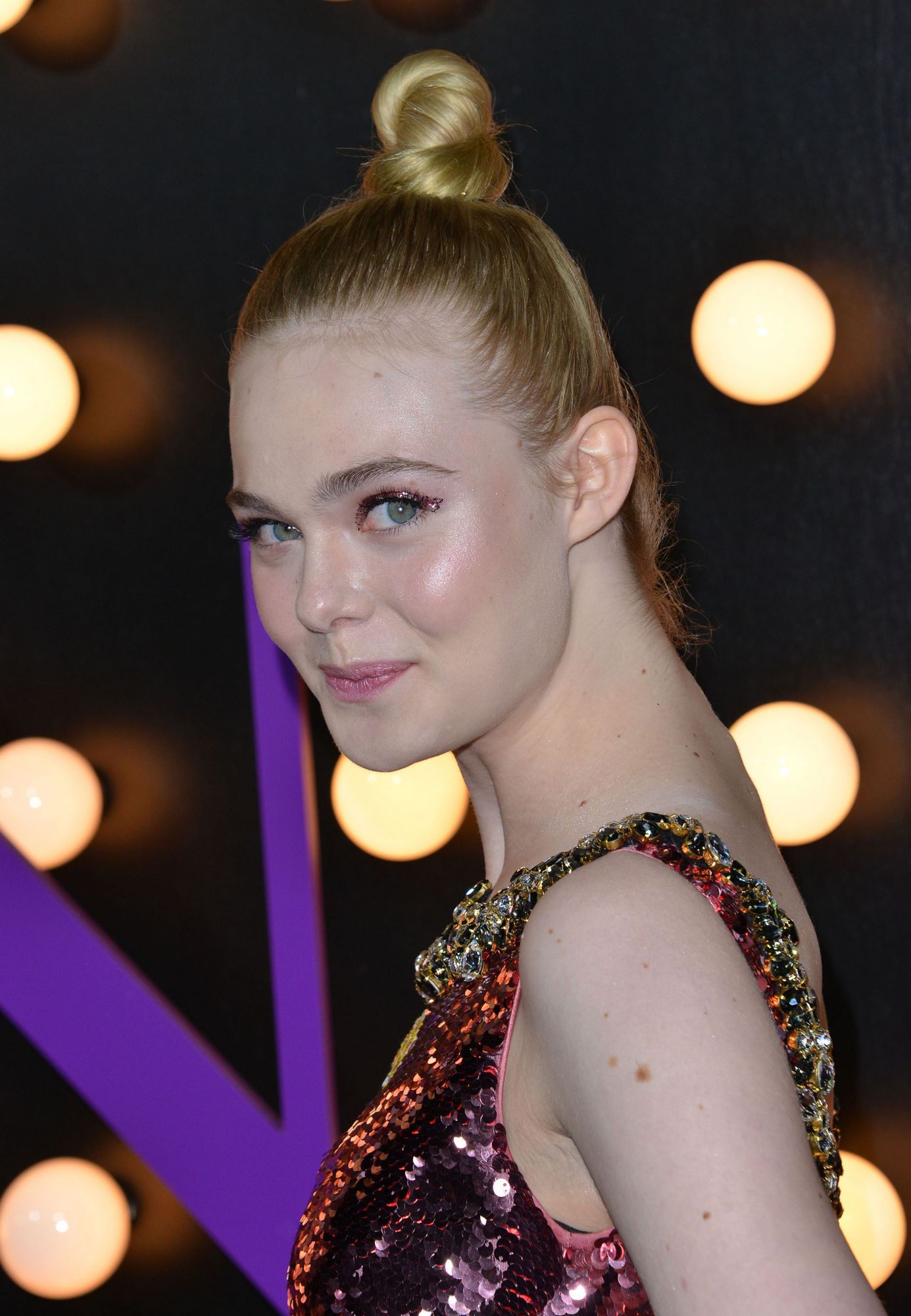 totally-elle-2016-neon-demon-la-premiere-350.jpg