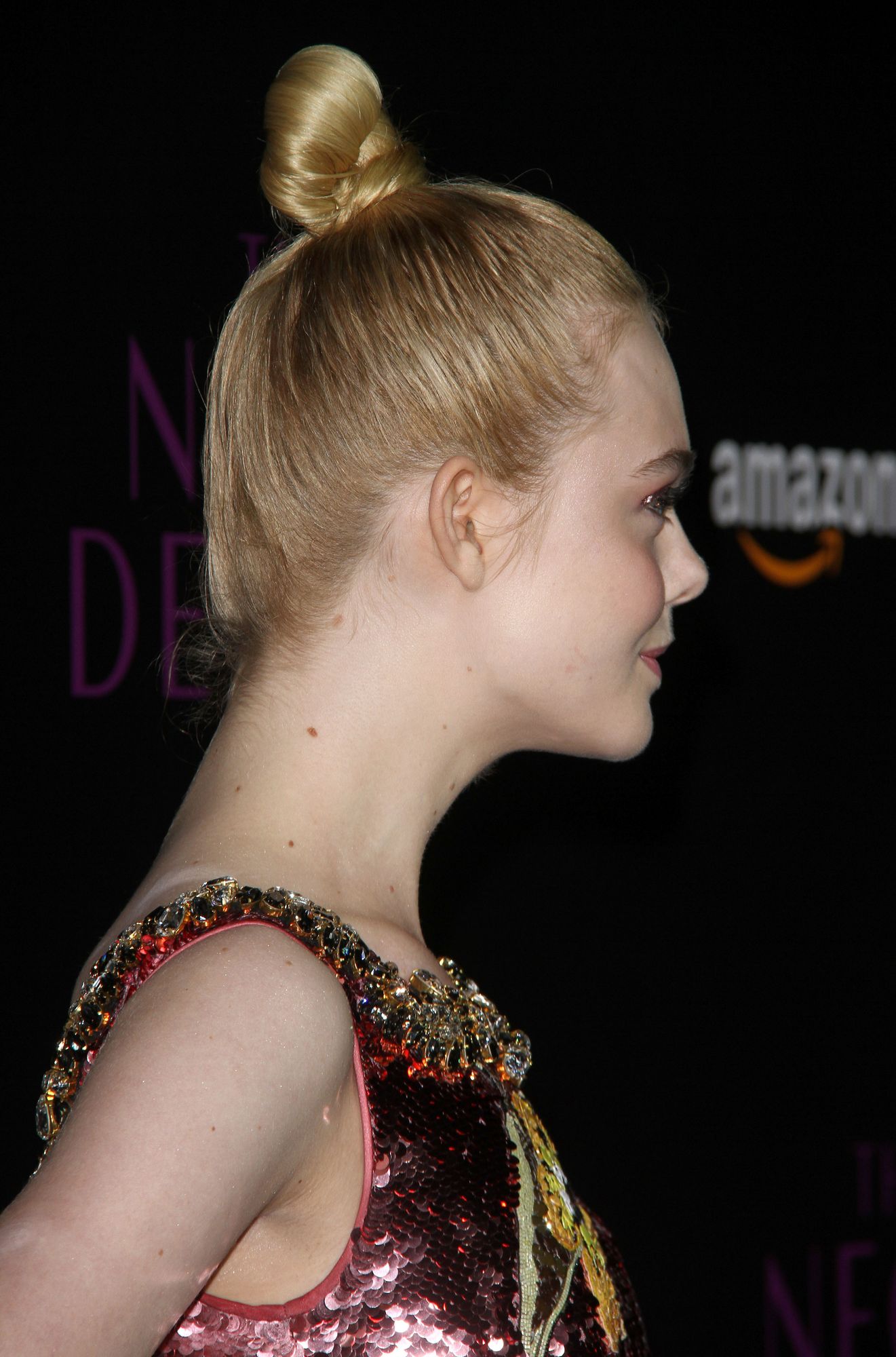 totally-elle-2016-neon-demon-la-premiere-379.jpg