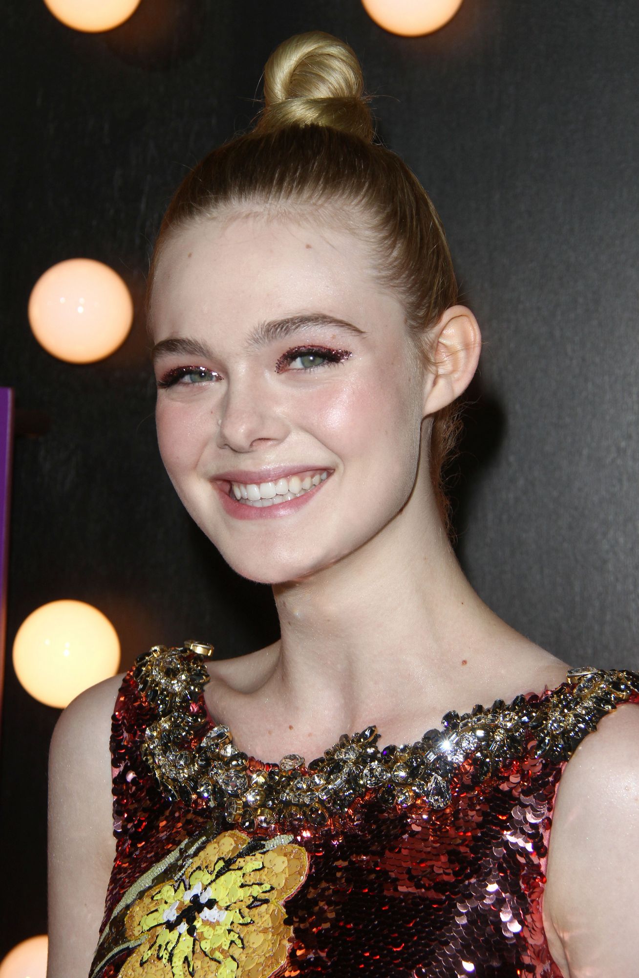 totally-elle-2016-neon-demon-la-premiere-388.jpg
