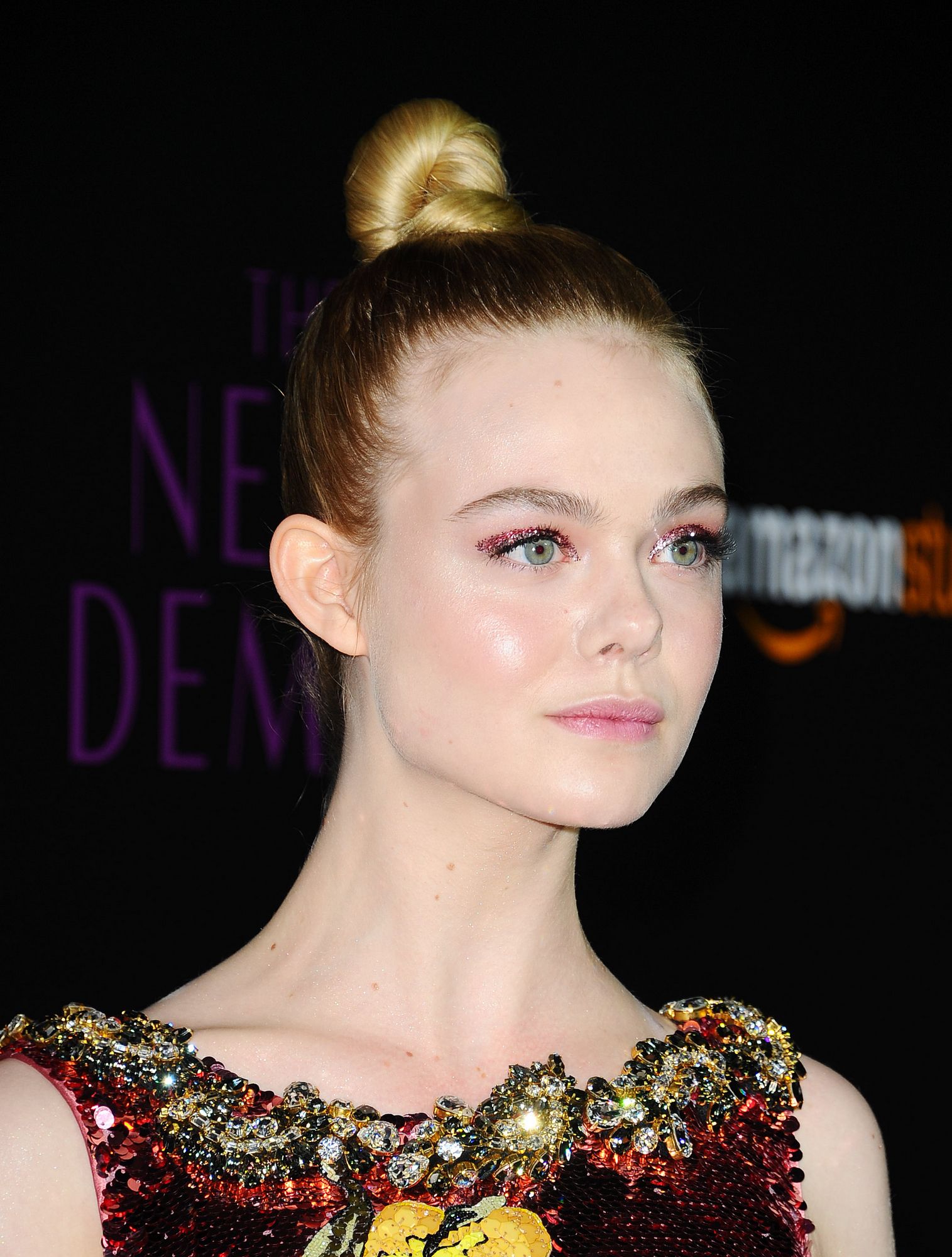 totally-elle-2016-neon-demon-la-premiere-397.jpg