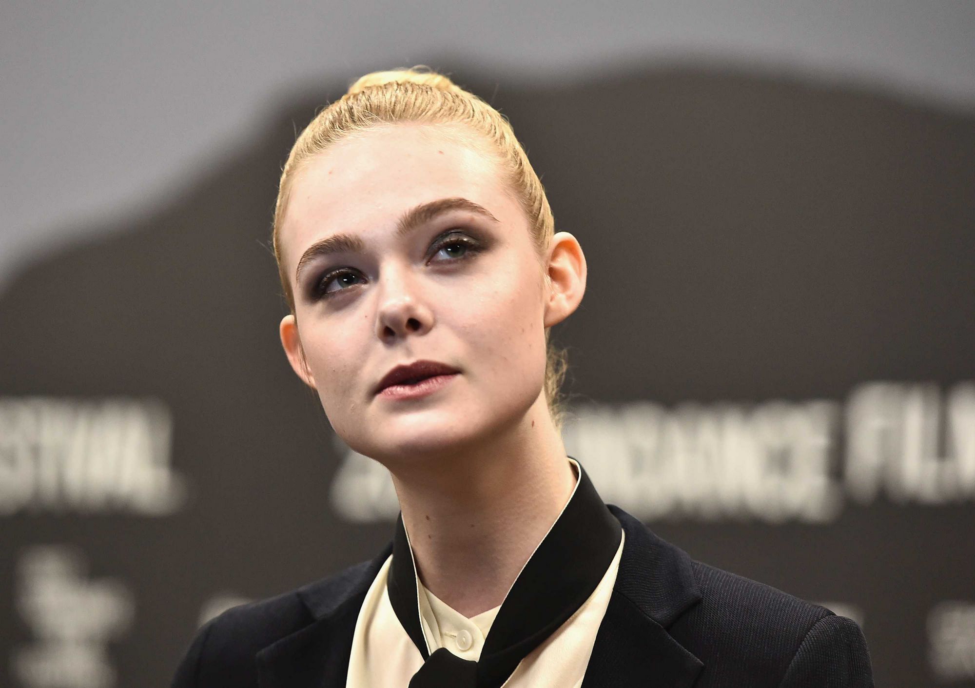 totally-elle-2017-sundance-sidneyhall-premiere-017.jpg