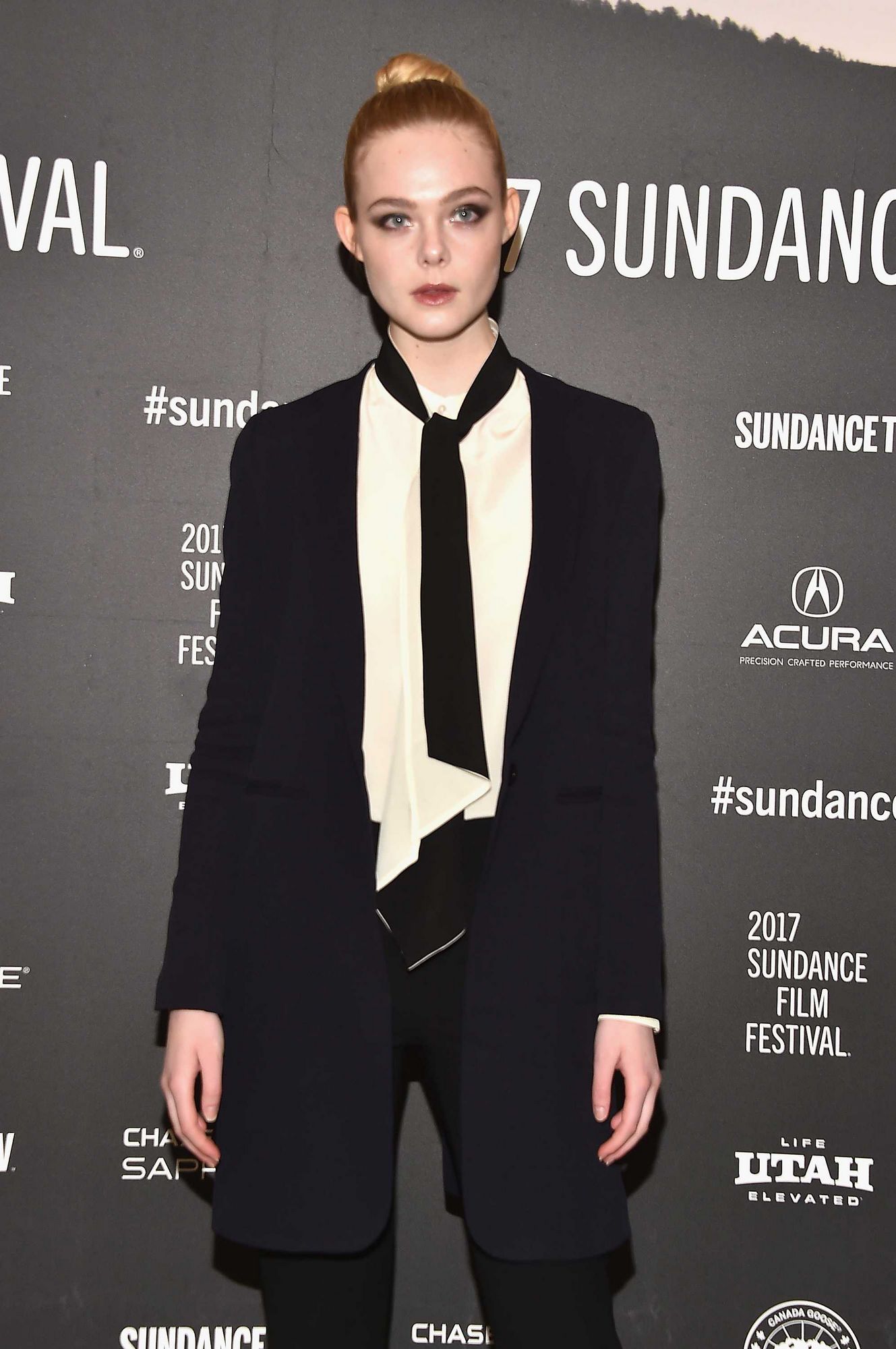 totally-elle-2017-sundance-sidneyhall-premiere-020.jpg