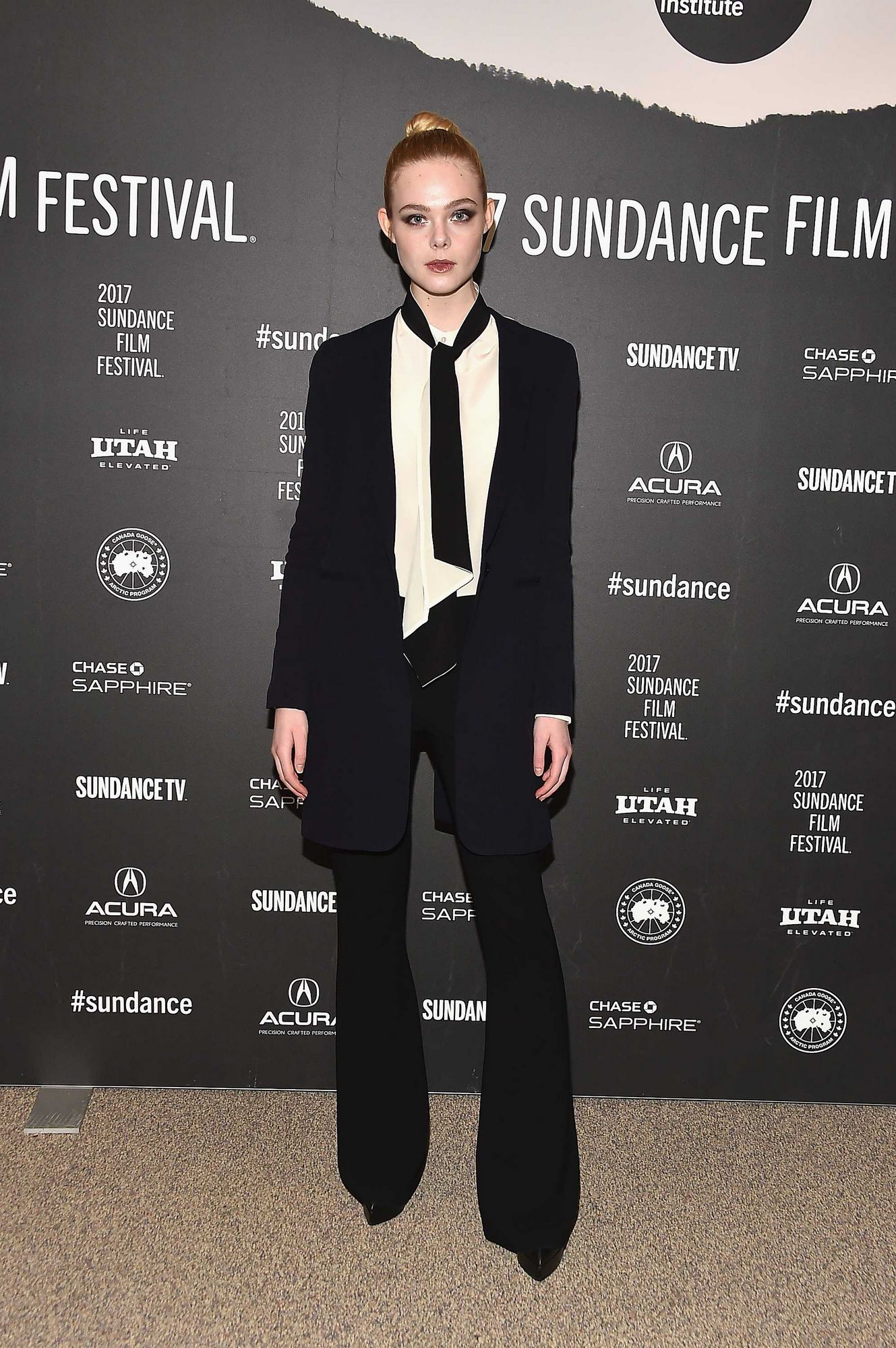 totally-elle-2017-sundance-sidneyhall-premiere-021.jpg