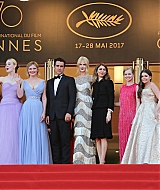 totallyelle-2017-05-24-thebeguiled-premiere-cannes-030.jpg