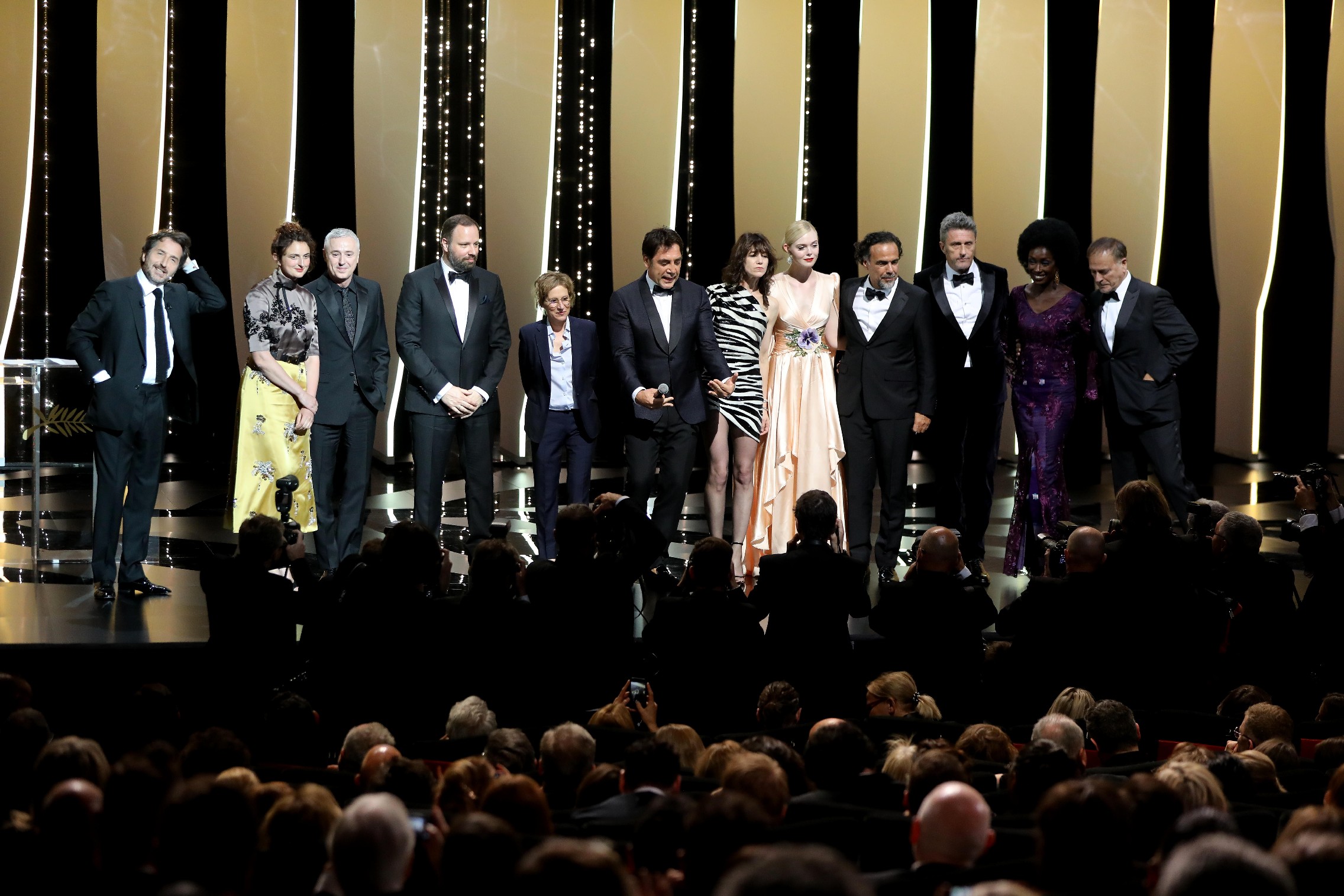 totally_elle_cannes_openingceremony_19_onstage__19.jpg
