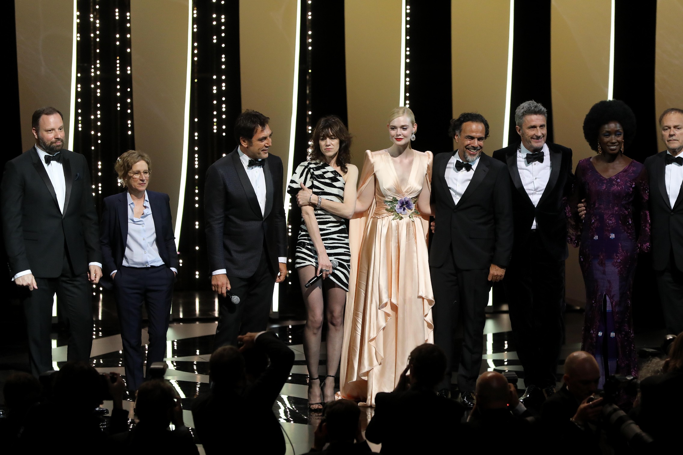 totally_elle_cannes_openingceremony_19_onstage__21.jpg