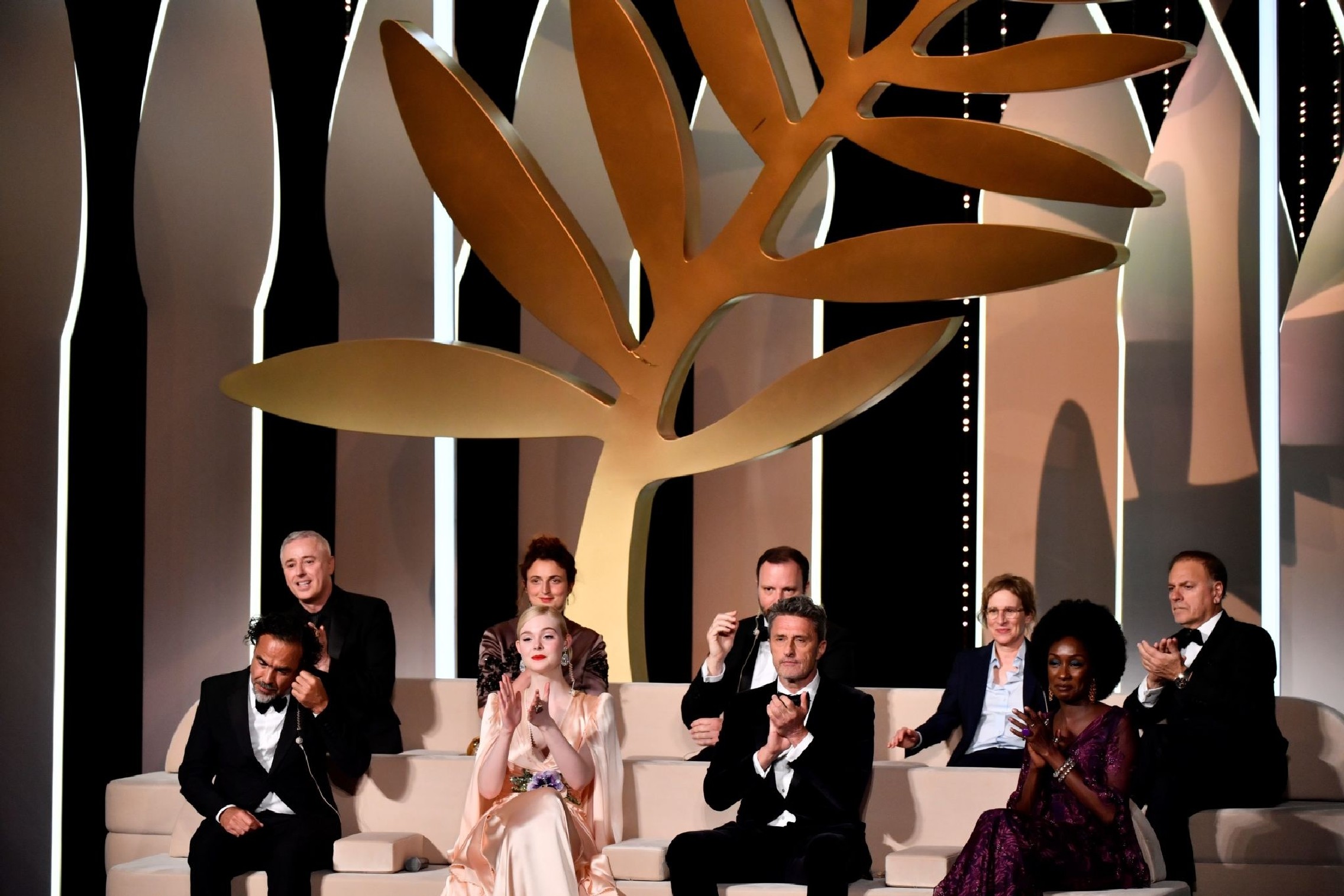 totally_elle_cannes_openingceremony_19_onstage__64.jpg