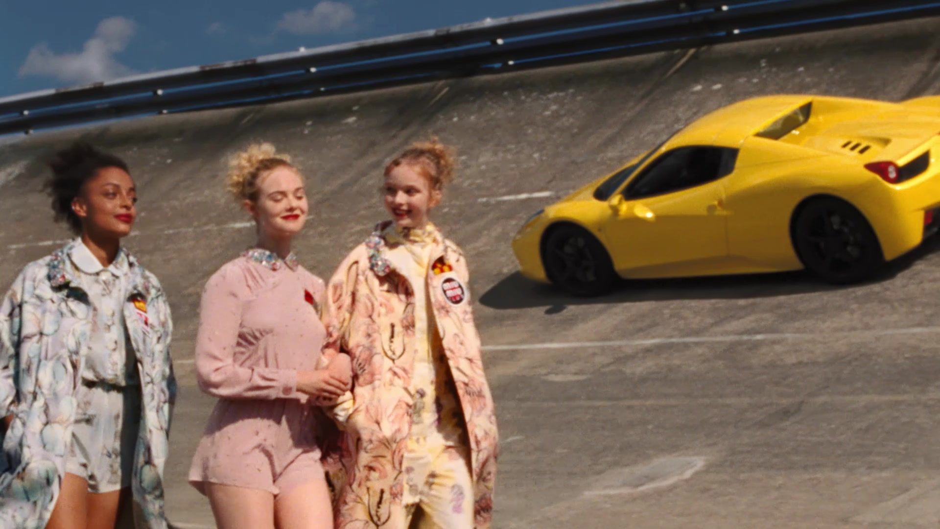 totallyelle-miumiu-croisere2018-screencaptures-001.jpg