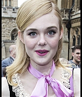totally-elle-candid-2016-06-02-2-001.jpg