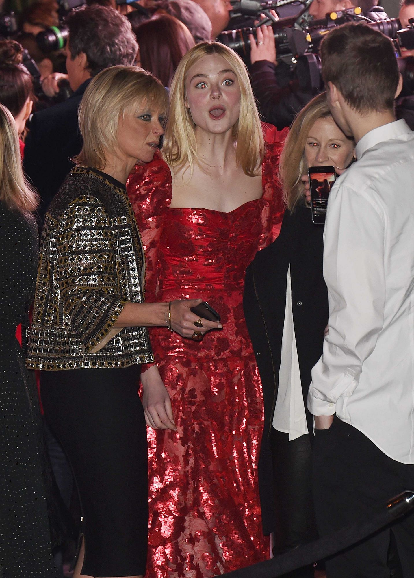 totally-elle-candid-2017-01-27-003.jpg