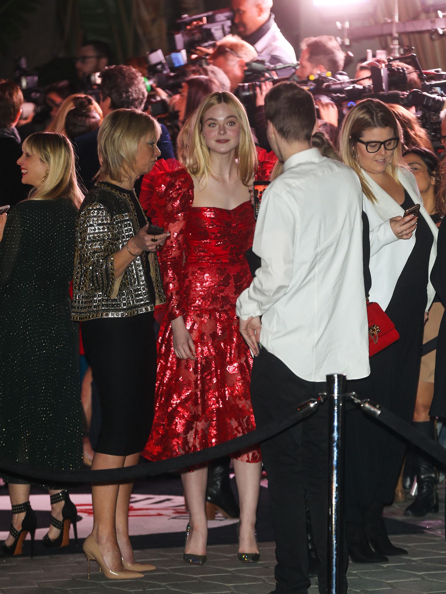 totally-elle-candid-2017-01-27-011.jpg
