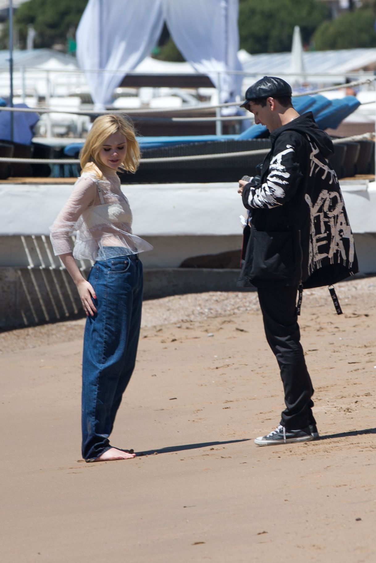totallyelle-candid-2017-05-20-cannes-beach-photoshoot-052.jpg