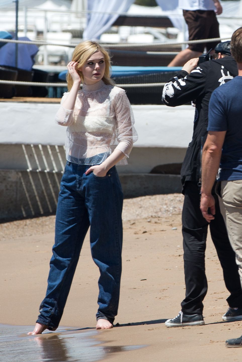 totallyelle-candid-2017-05-20-cannes-beach-photoshoot-055.jpg