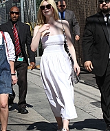 totallyelle-candid-2017-06-29-arriving-at-jimmy-kimmel-018.jpg