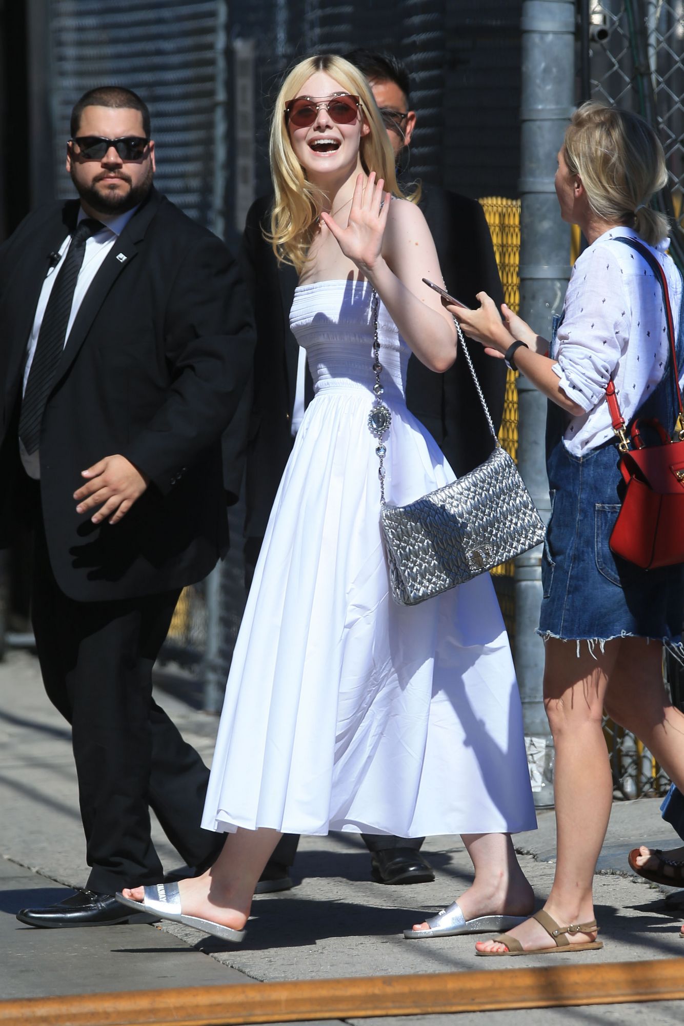 totallyelle-candid-2017-06-29-arriving-at-jimmy-kimmel-030.jpg