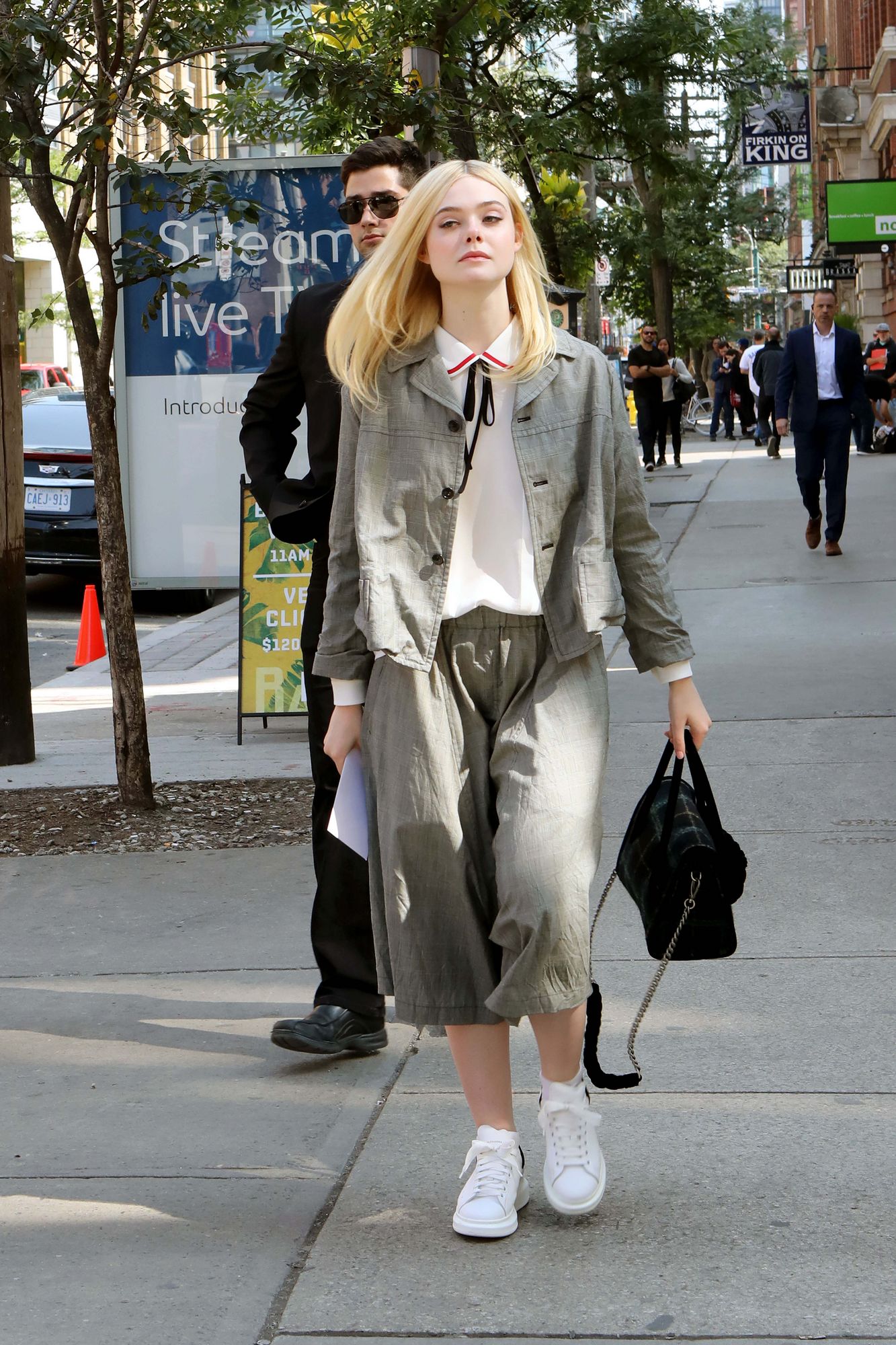 totallyelle-candid-2017-09-10-leaving-press-conference-tiff-005.jpg