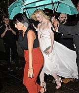 totallyelle-candid-2018-05-03-arriving-at-tiffany-002.jpg