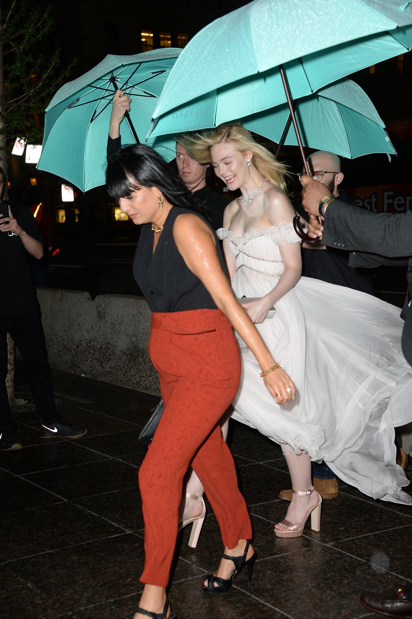 totallyelle-candid-2018-05-03-arriving-at-tiffany-001.jpg