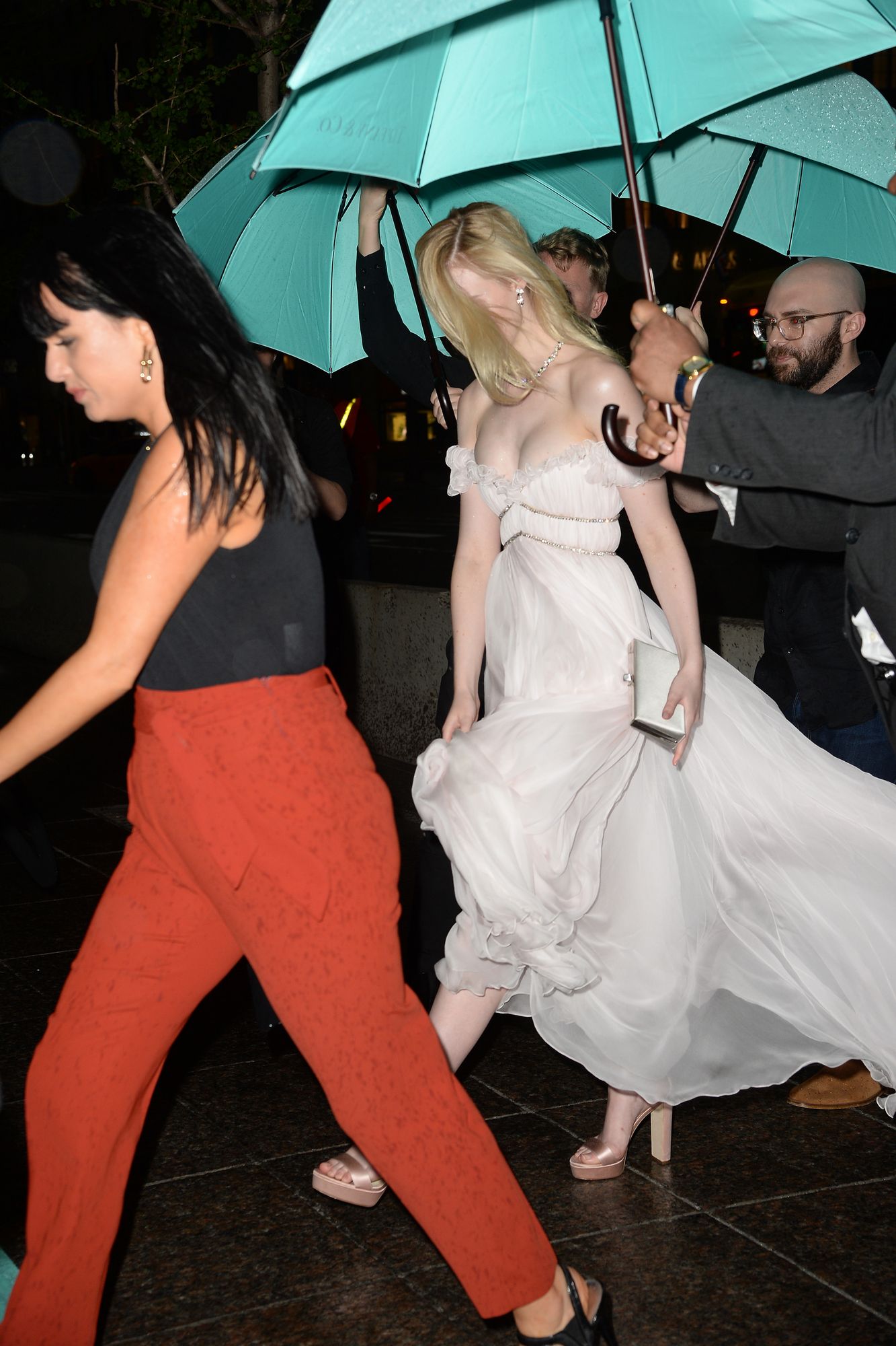 totallyelle-candid-2018-05-03-arriving-at-tiffany-006.jpg