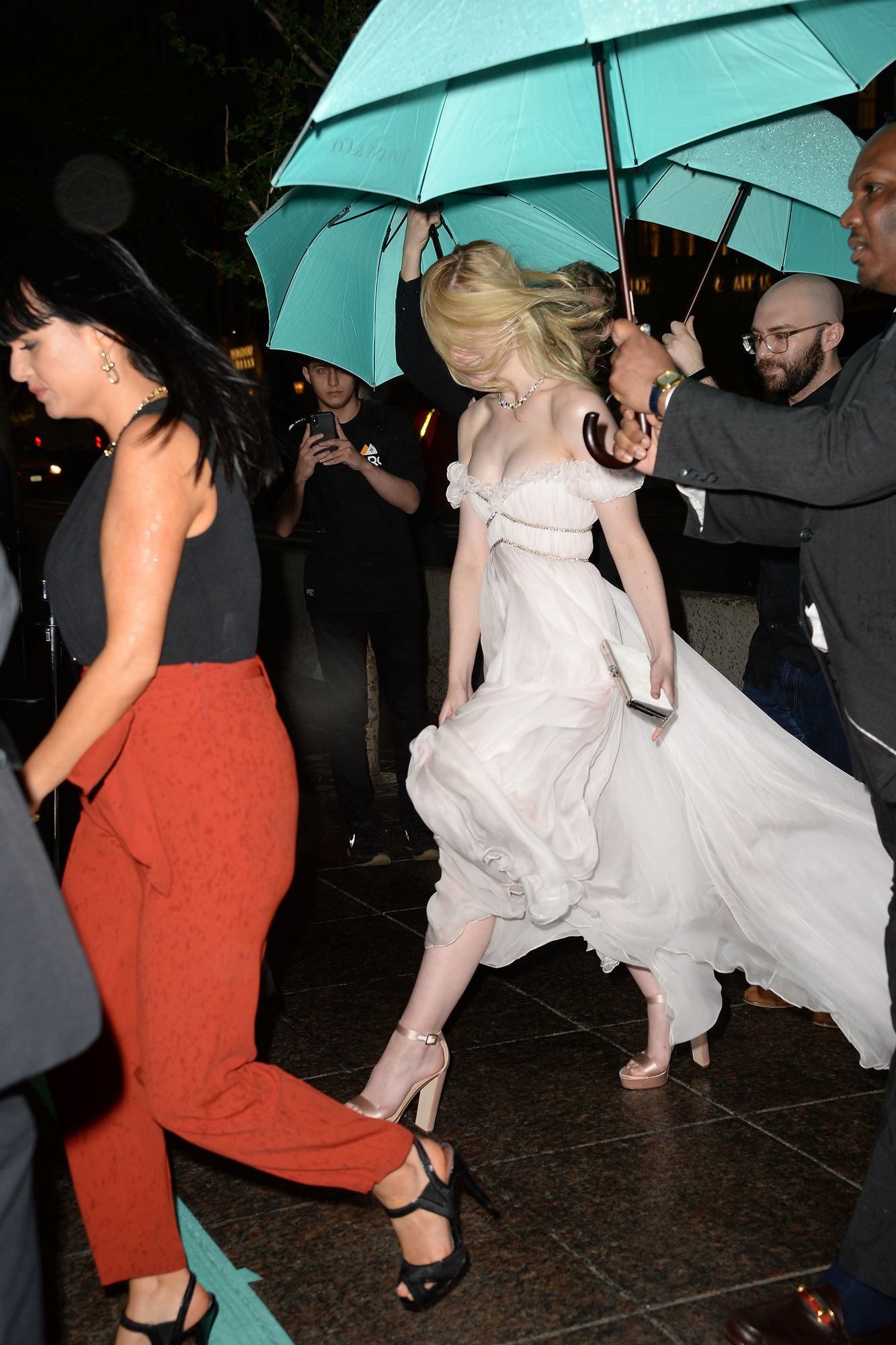 totallyelle-candid-2018-05-03-arriving-at-tiffany-007.jpg