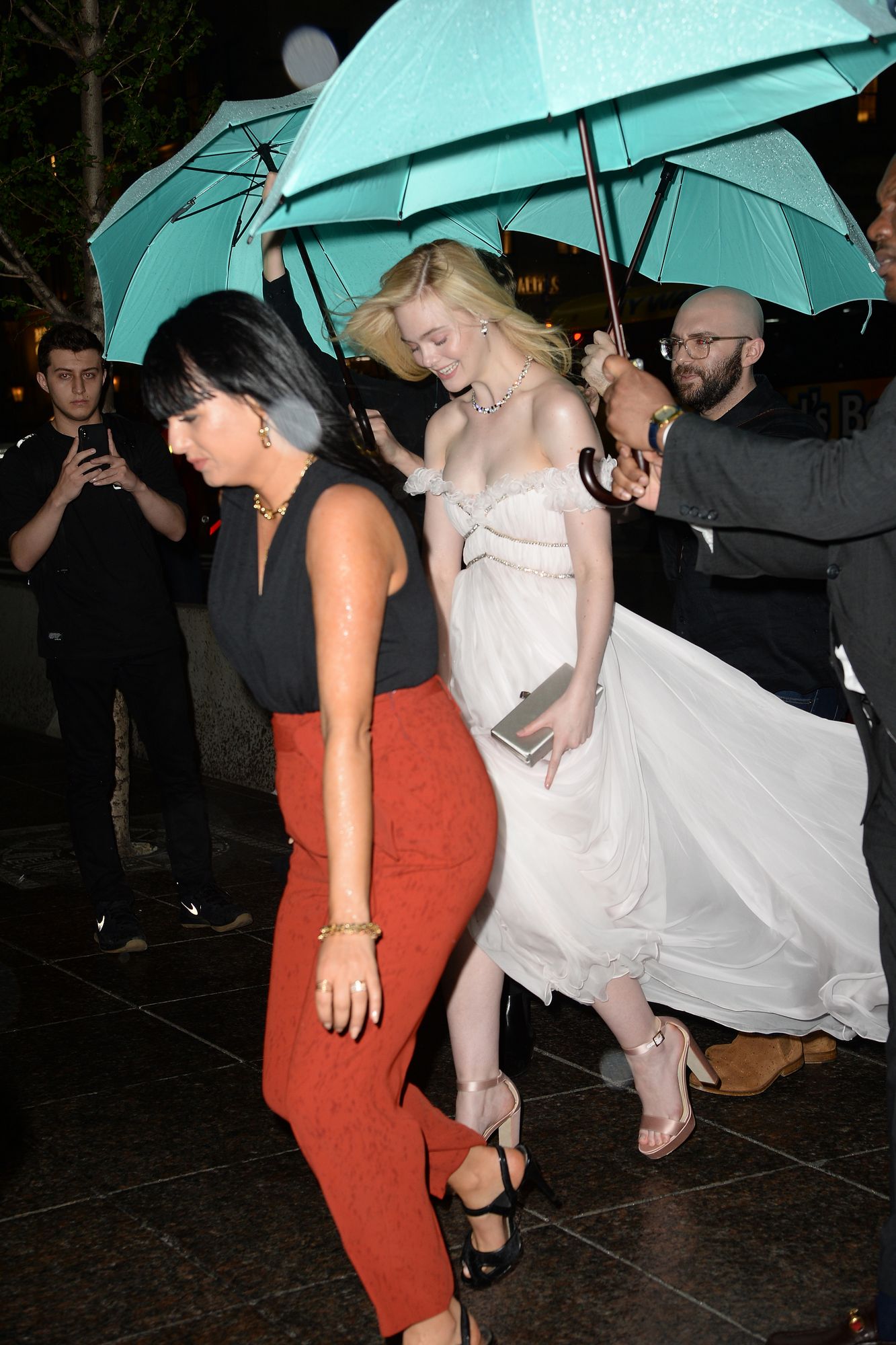 totallyelle-candid-2018-05-03-arriving-at-tiffany-008.jpg