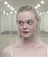totally-elle-neon-demon-clip-009.jpg
