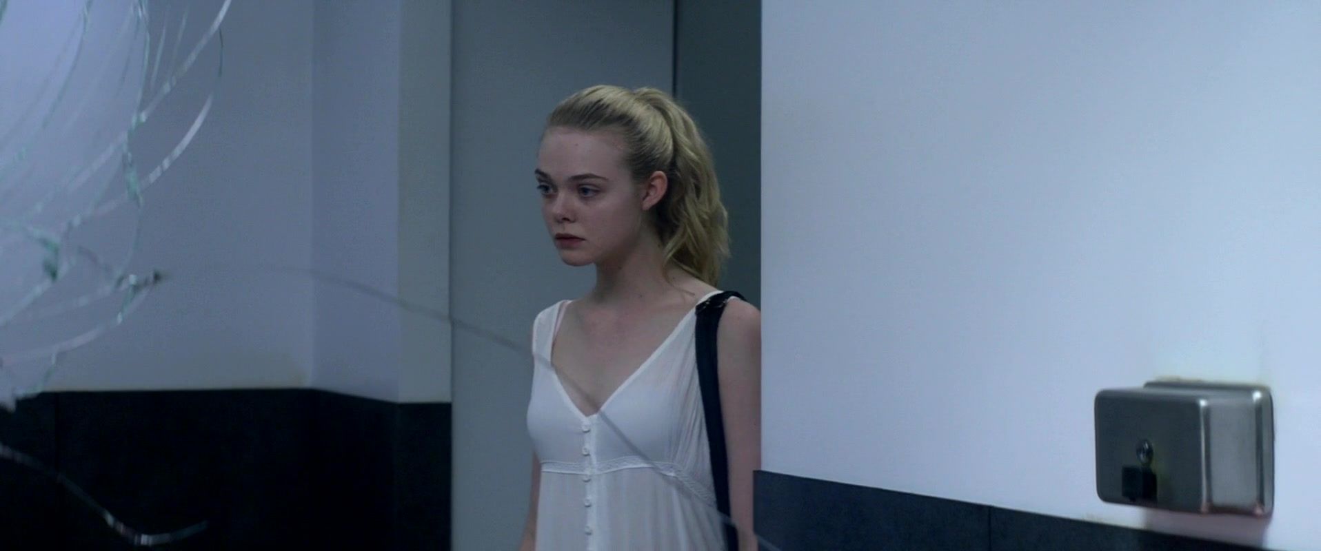 totallyelle-theneondemon-screencaptures-175.jpg